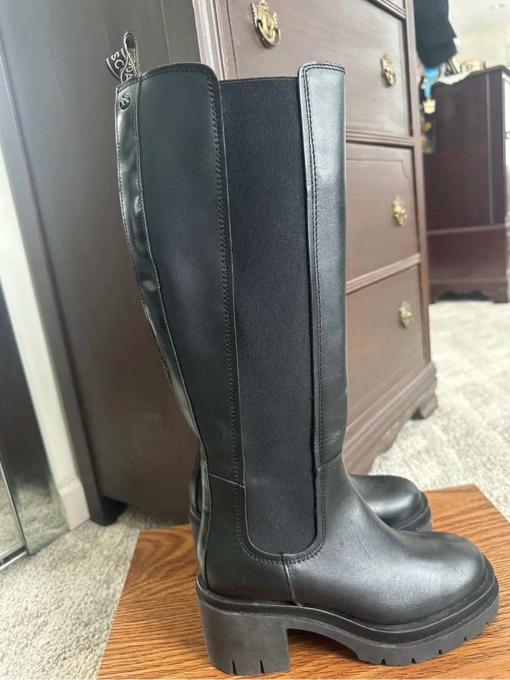 SCOTCH AND SODA WOMENS BOOT CHUNKY HEEL. LEATHER. Made in Portugal
